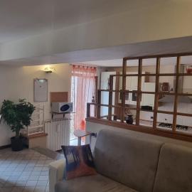 Deby House, hotel em Oggebbio