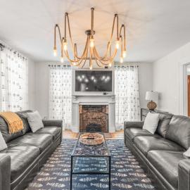 Historic Home, Walk to Seaport and Downtown, hotel sa Stonington
