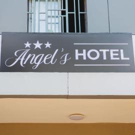 Angel's hôtel، فندق في دوالا