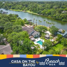 Waterfront oasis with private pool, game room, fire pit and volleyball court, hotell sihtkohas Dickinson
