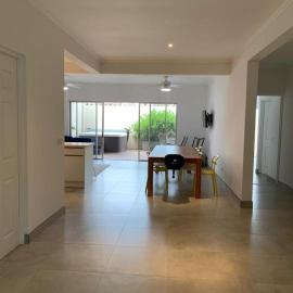 CASA LUNA DEL MAR Punta Leona confort elegancia privacidad a 1km playa Blanca a 300m playa Mantas y las piscinas del Club Punta Leona Club โรงแรมในPunta Leona
