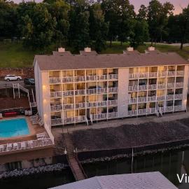 Lake Views -Seasonal Pool- Boat Ramp- Sleeps6