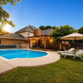 5BR Pool Villa Water Volleyball Cinema 20 mins from Dallas, готель у місті Де-Сото