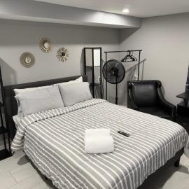 50 Private Lounge, hotel in Irvington