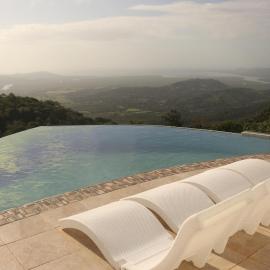 Vida Lotus Retreat & Spa、Campanaのホテル