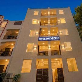 Super Townhouse 28, ξενοδοχείο σε Γκουργκάον