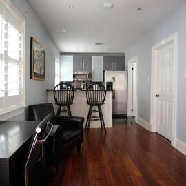 Hamilton Carriage A - Amazing Location, Courtyard