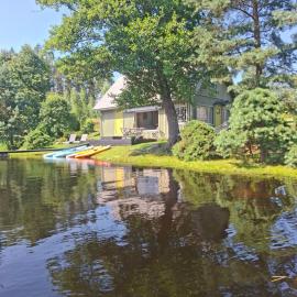 Kõverajärve saunamaja, hotel di Nedsaja