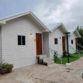 บ้านสวนบ่อทอง, hotel a Ban Hua Khao