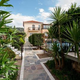 CHRISTINA's GARDEN, ξενοδοχείο στην Άναξο