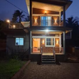 Abhilasha Homestay Dapoli, hotelli kohteessa Adhe