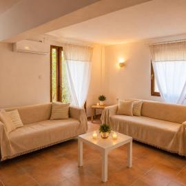 Natasa private garden apartment, hotel v destinaci Polychrono