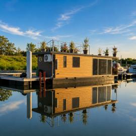 Suite romantique sur l'eau - Sauna, Rooftop, Bain, hotel in Talange