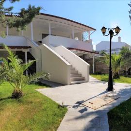 White sand, hotel a Yerakiní
