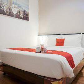 RedDoorz near RS Royal Prima Medan 2