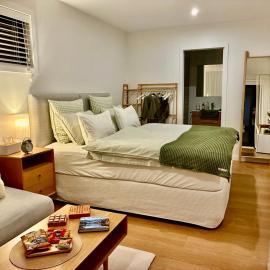 The Mann Homestay, Premium & Deluxe King Rooms with Private Ensuite, Near Waihi & Coromandel, hotel in Waihi