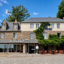 Logis Hôtel Du Château - Combourg, Proche Saint-Malo, hotel in Combourg
