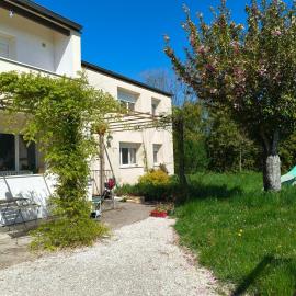 Chambre d'hôte Mont mouton, Hotel in Laferté-sur-Amance