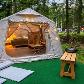 Romantisches Glamping Zelt auf Rügen - Übernachten mitten im Kiefernwald - nur 100m bis zum Strand - Ideal für Paare und kleine Familien - Zelt Nr 1, hotel a Dranske