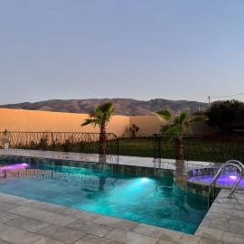 Villa moderne avec grande piscine sans vis-à-vis Berkane Saïdia, hotel a Berkane