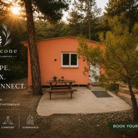 Pinecone Luxury Glamping، فندق في Louvaras