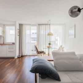 EXQUIS 2BR Luxus Apartment ROLF BENZ I Parken I Netflix I Stadtmitte I Familienfreundlich I Mercedes-Benz