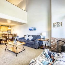 Experience Laid-back Mountain Living at this Townhome w Beach Pool and Spa