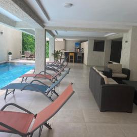 Studio moderne haut standing piscine