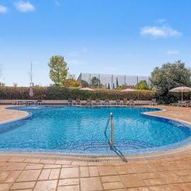 Luminoso T2 em condomínio piscina