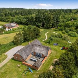 Large Pool House With Spa, Sauna And Lovely Outdoor Areas