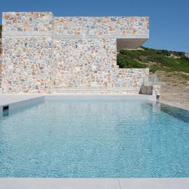 Stone Luxury Suites, ξενοδοχείο στους Αγίους Αποστόλους