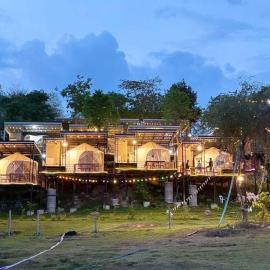 ปลายเขื่อนแคมป์ปิ้ง Dom VIP, hotel in Sirindhorn