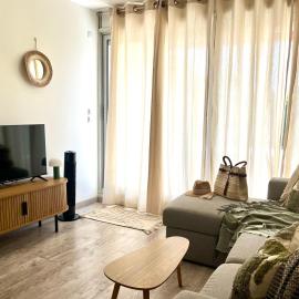 Soleil de Jade - Studio cabine avec Piscine, Plage à 200 m - La Grande Motte, отель в Ла-Гранд-Мот