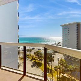 Cozy escape with Gulf views from balcony pool hot tub & WD - access to beach