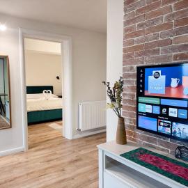 The Quiet Courtyard-Parking, 2 Bdr Apart, Garden, hotel u gradu Kluž Napoka