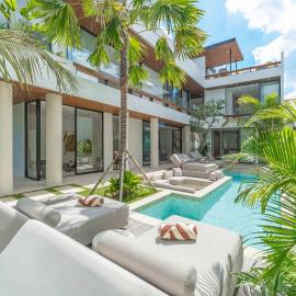Brand New Villa Sirena Luxury 4BR - Private Pool and Rooftop in Berawa, Canggu, готель у місті Balian