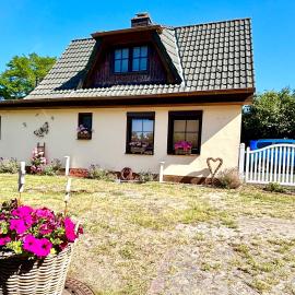 Viesnīca Achterhus Usedom - idyllisches Ostsee Ferienhaus am Achterwasser pilsētā Cempine