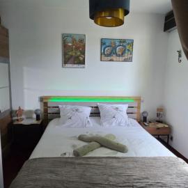 Superbe Suite parentale Chez l'habitant avec SPA et petit déjeuner, hotel a Saint-Pierre