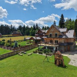 LK Folk Chalet dom z jacuzzi, sauną i dużym ogrodem w Pieninach