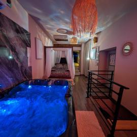 Loveroom Romantique avec Spa et Secret Room - A proximité des Lacs - La Mure, hotel u gradu La Mir
