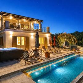 VILLA GEMINI - Infinity Pool & Seaview - Punta Križa: Nerezine şehrinde bir otel