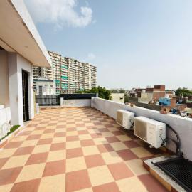 Sirtaj Suites, hotel u gradu 'Tājganj'