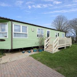 Lovely Caravan For Hire With Decking At Skipsea Sands In Yorkshire Ref 41015Wf, hotel a Barmston