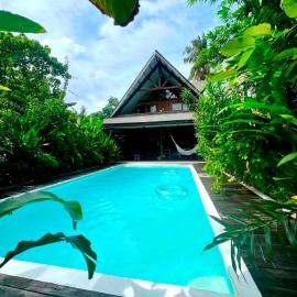 Tropical Jungle Villa 5 min walk to Cloud 9