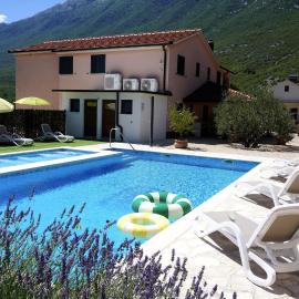 Villa Marina, hotel u gradu Zagvozd