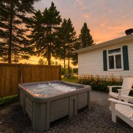 WOW Chalet Boho - Charlevoix Spa Firepit and BBQ, Hotel in Saint-Tite-des-Caps