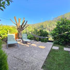 Refúgio Romântico- Casa de Xisto na Serra da Lousã, hotel v destinácii Gondramaz