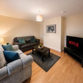 Long Stays Welcome Free Parking WiFi Smart TV Transport Links