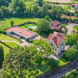 The Luxury and Nature Retreat with pool, jacuzzi & BBQ