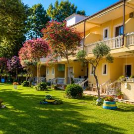 Hotel Marino, hotel a Baks-Rrjoll